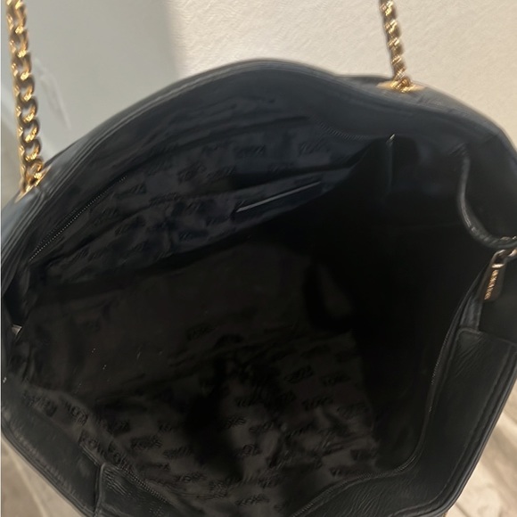 Micheal Kors leather purse - Picture 3 of 3